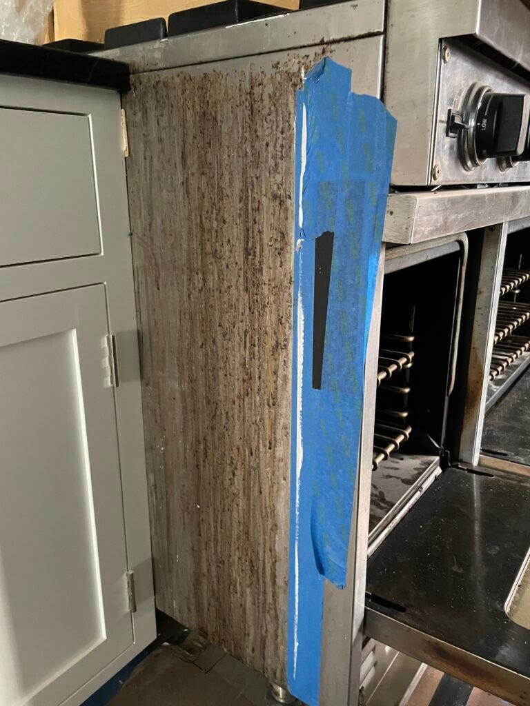 Side‑by‑side comparison of a Viking cooking range before and after OvenPal’s professional deep cleaning NYC, showing significant buld up of grease, grime, and residue before our professional cleaning