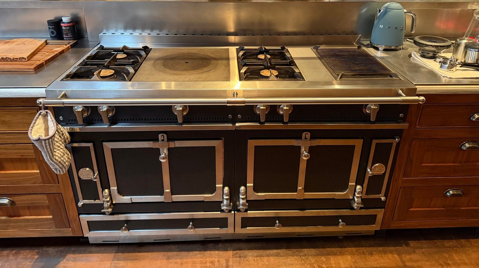 Ultra High‑End vs. Traditional Oven and Range Brands