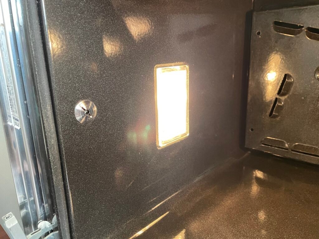 The cavity was fully degreased and brightened, the light‑bulb cover restored, stainless‑steel rack posts polished, vertical guides cleaned, and the fan‑cover area fully refreshed. A complete Manhattan‑level deep clean that restored airflow, brightness, and performance.